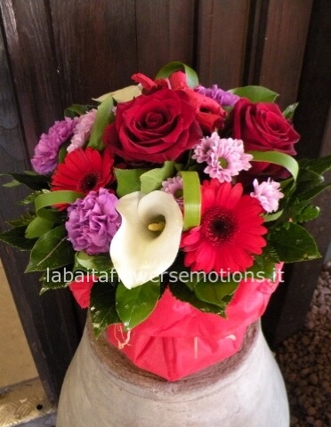 BOUQUET CON RISERVA D'ACQUA - ROSSO E LILLA